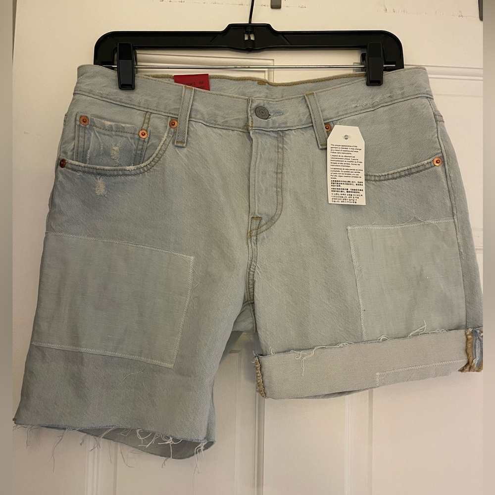 Levi Strauss women’s shorts. Size 27. Light blue wash. Style 501